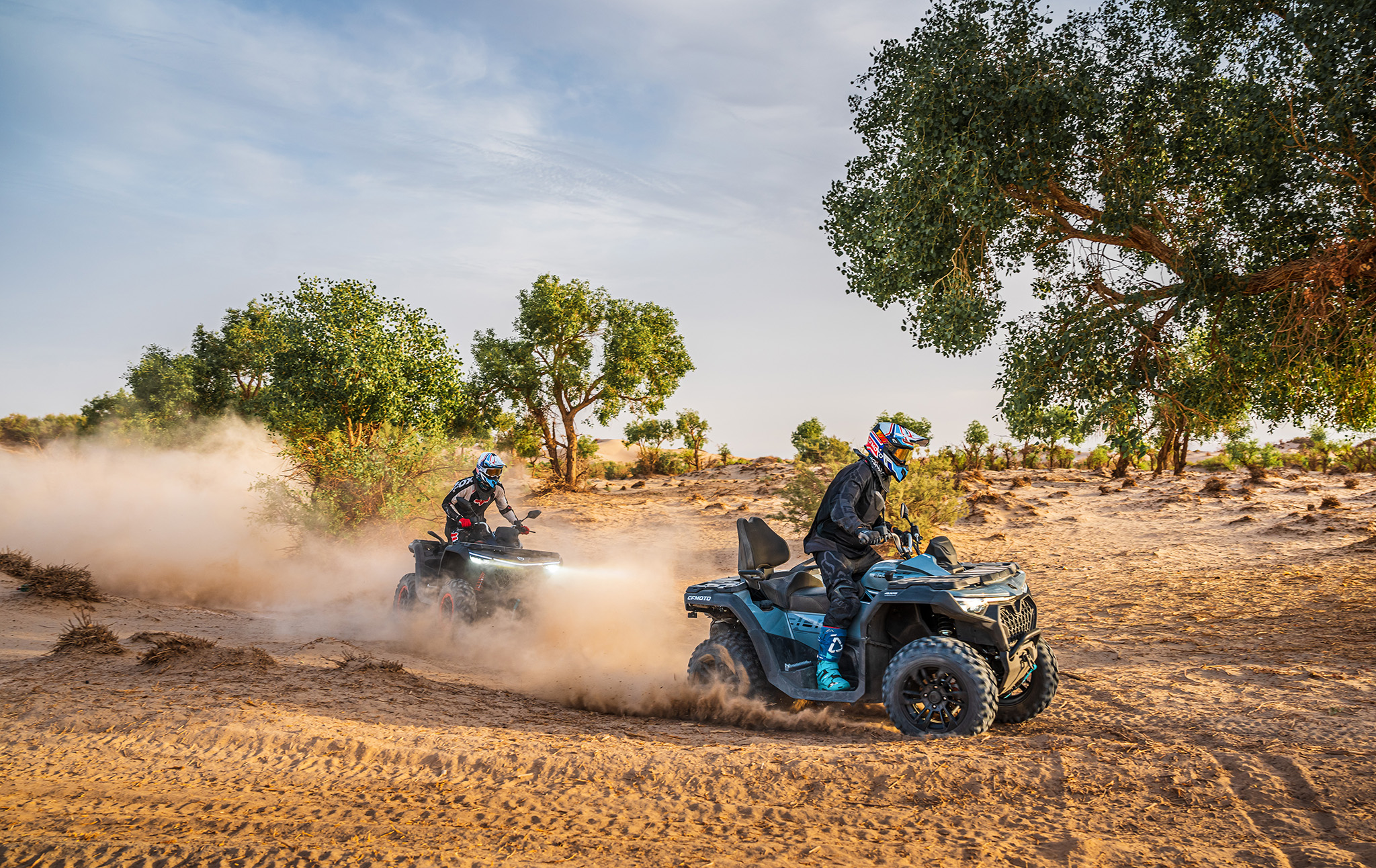 CFORCE 1000 TOURING action 1