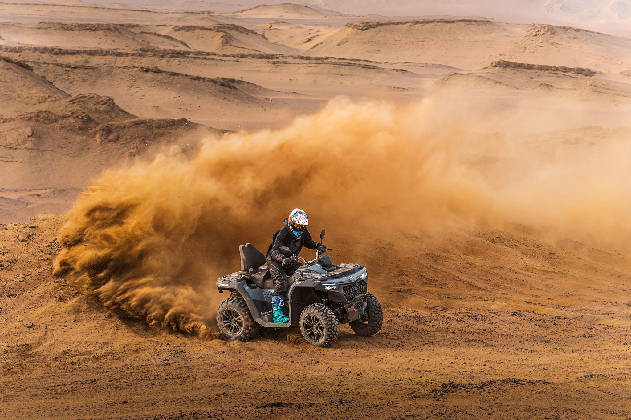 CFORCE 850 TOURING action 1